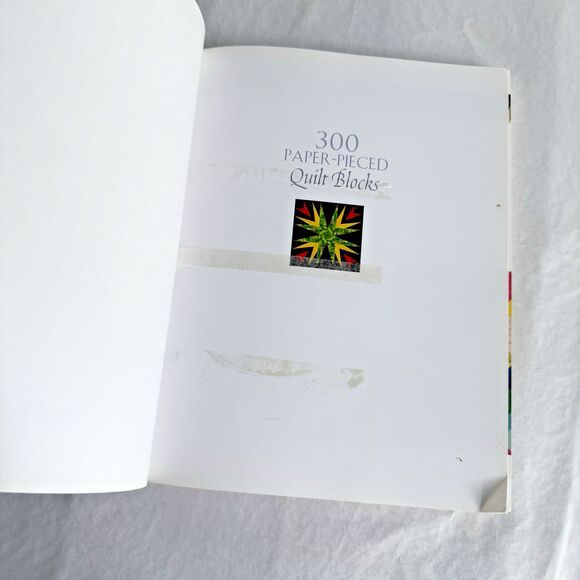 300 Paper-Pieced Quilt Blocks Carol Doak 2004 Quilt Pattern Book Colored NO CD - Picture 2 of 8